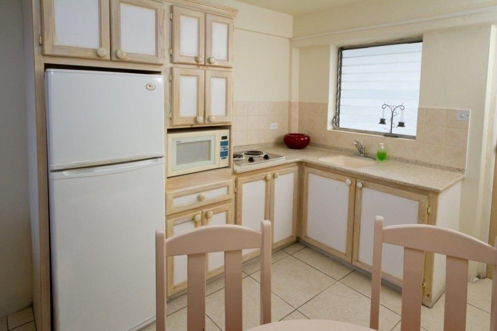 Melrose Beach Apartments Inc 布里奇敦 外观 照片
