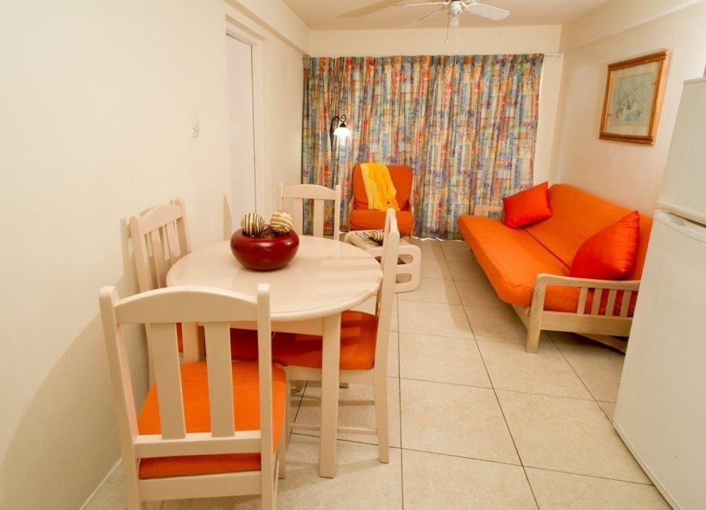 Melrose Beach Apartments Inc 布里奇敦 外观 照片
